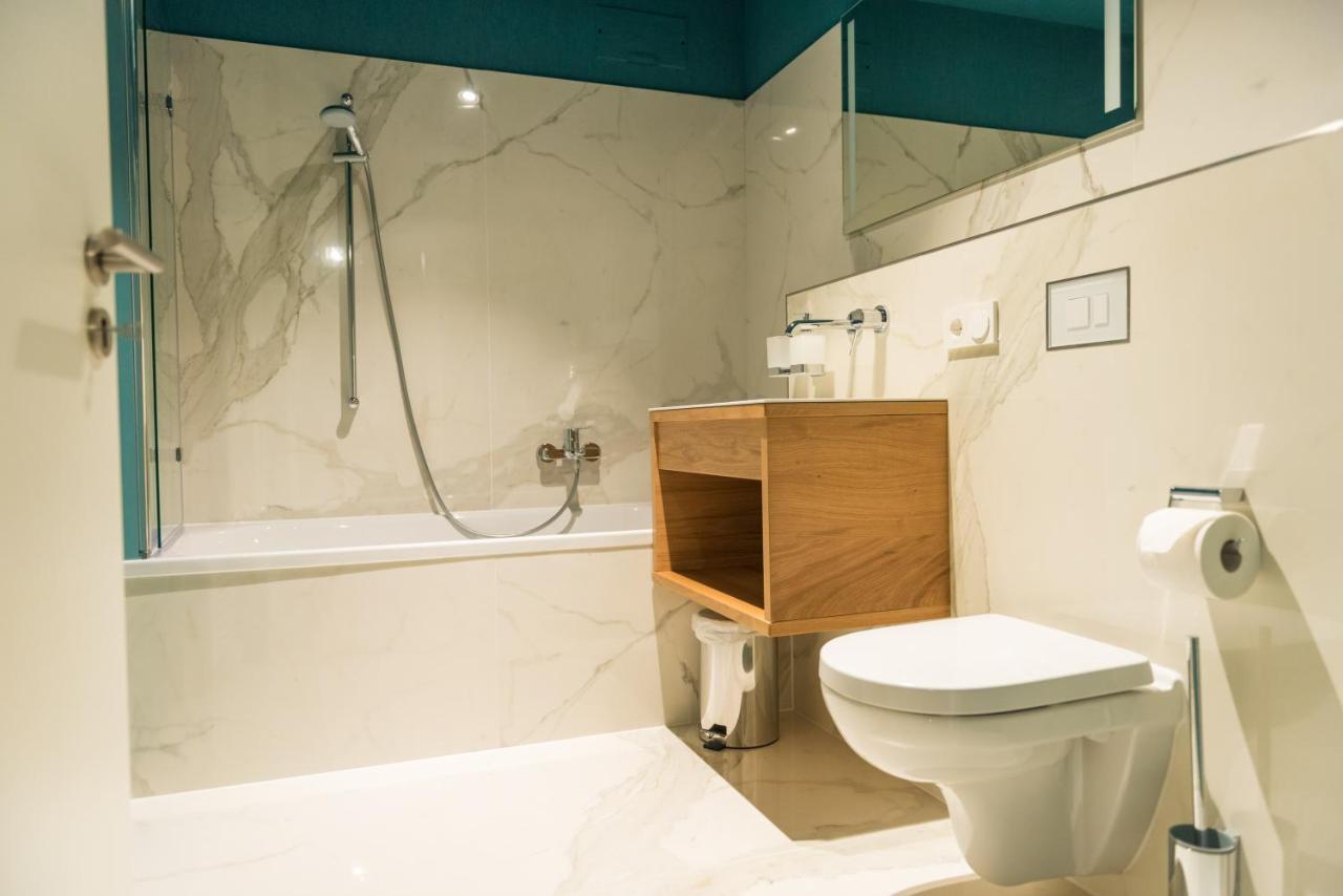 Apartmenthaus Am Dom Junior Suite Mit Parkplatz ซวิคเคา ภายนอก รูปภาพ